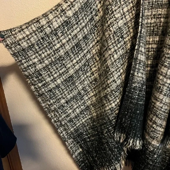 D&Y Gray Oversized Sweater Poncho OS - Picture 4 of 8